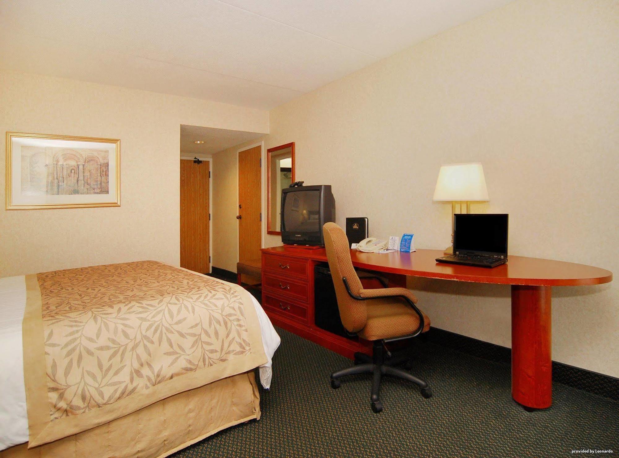 Quality Inn & Suites Brampton Exterior foto